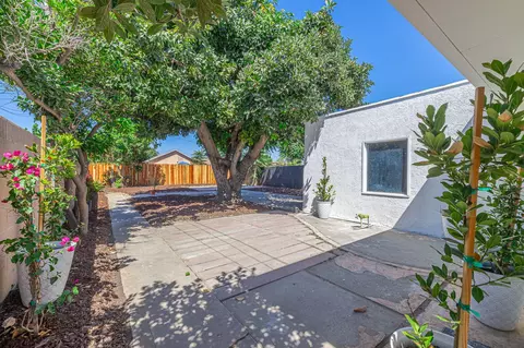 Exterior - 2329 Easy Ave, Long Beach, CA 90810 photo 6 of 11