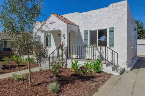 Exterior - 2329 Easy Ave, Long Beach, CA 90810 photo 4 of 11