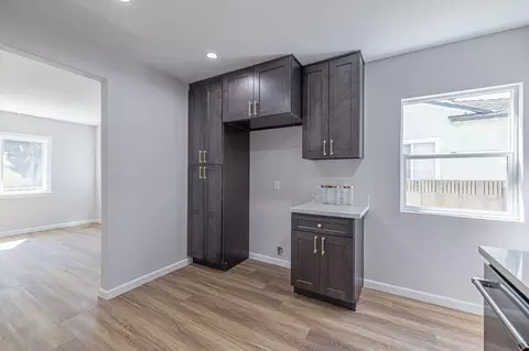 Entry Way - 2329 Easy Ave, Long Beach, CA 90810 photo 1 of 2