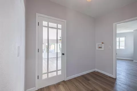 Entry Way - 2329 Easy Ave, Long Beach, CA 90810 photo 2 of 2
