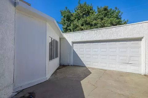 Exterior - 2329 Easy Ave, Long Beach, CA 90810 photo 5 of 11
