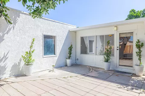 Exterior - 2329 Easy Ave, Long Beach, CA 90810 photo 7 of 11