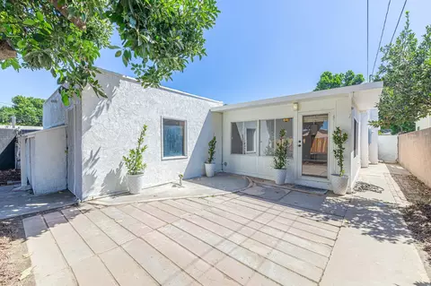 Exterior - 2329 Easy Ave, Long Beach, CA 90810 photo 8 of 11