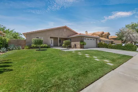 43725 Byron Dr, Lancaster, CA 93535 photo 2