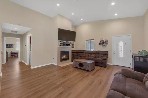 43725 Byron Dr, Lancaster, CA 93535 photo 7