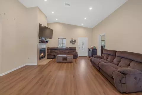 43725 Byron Dr, Lancaster, CA 93535 photo 6