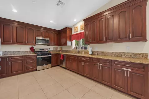43725 Byron Dr, Lancaster, CA 93535 photo 10
