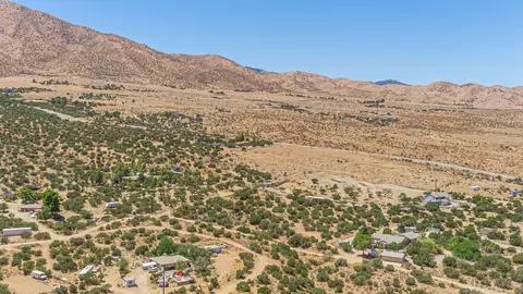 Four Winds Road, Juniper Hills, CA 93543 photo 7
