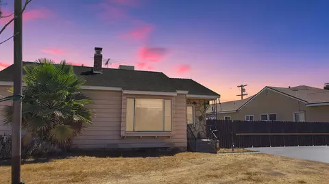 8124 Irvine Ave, North Hollywood, CA 91605