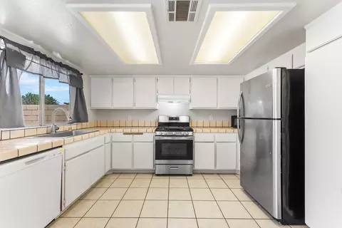 Kitchen - 1315 Ave J5 E, Lancaster, CA 93535 photo 3 of 4