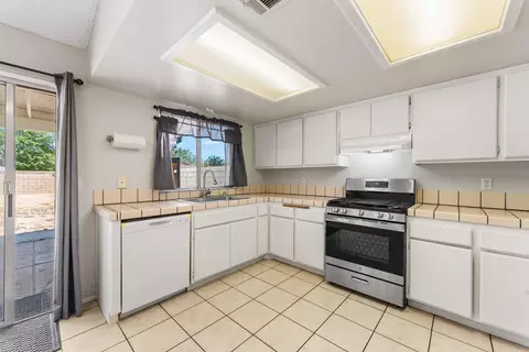 Kitchen - 1315 Ave J5 E, Lancaster, CA 93535 photo 4 of 4