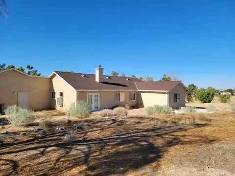 Exterior - 16138 Burning Tree Dr, Llano, CA 93544 photo 5 of 6