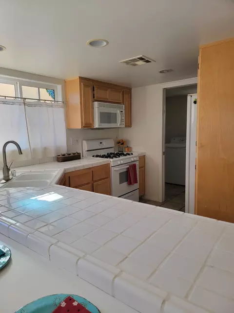 Kitchen - 16138 Burning Tree Dr, Llano, CA 93544 photo 1 of 2