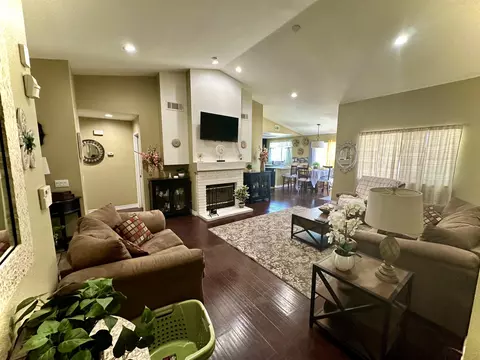 44138 Sunmist Ct, Lancaster, CA 93535 photo 2
