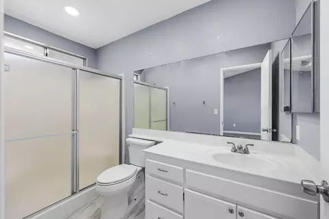 Bath - 45325 Bison Cir, Lancaster, CA 93535 photo 2 of 2