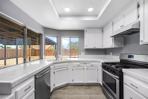 Kitchen - 45325 Bison Cir, Lancaster, CA 93535 photo 3 of 4