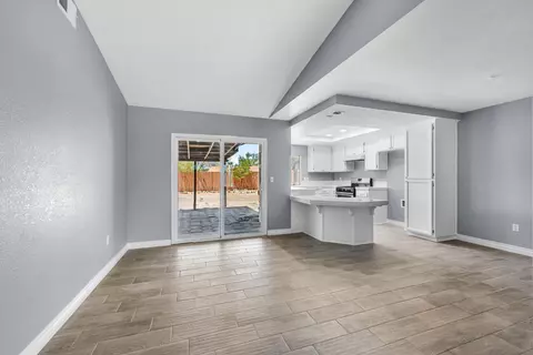 Living - 45325 Bison Cir, Lancaster, CA 93535 photo 4 of 5