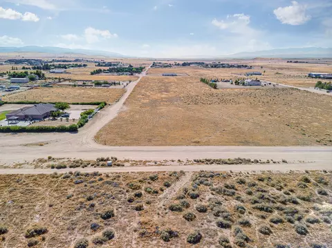 Cor Ave C4 Vic 80 Stw, Lancaster, CA 93536