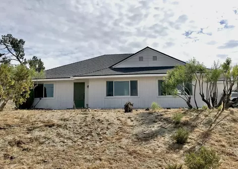 4528 Palmdale Hills Dr, Palmdale, CA 93552