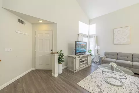 Entry Way - 45726 Berkshire St, Lancaster, CA 93534 photo 1 of 5