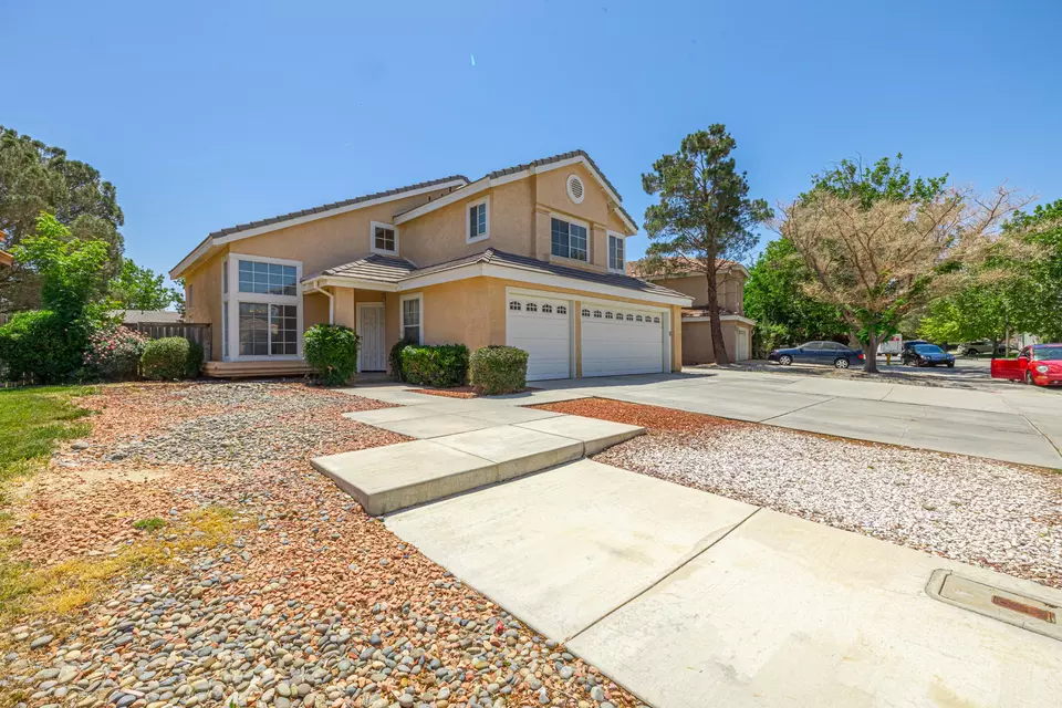 Exterior - 45726 Berkshire St, Lancaster, CA 93534 photo 2 of 5
