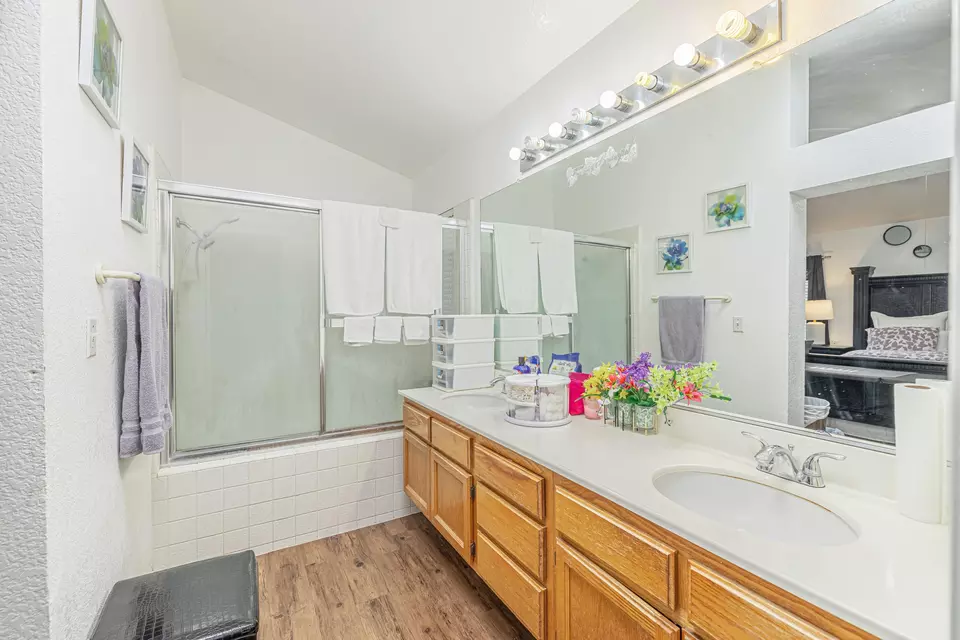 Bath - 45726 Berkshire St, Lancaster, CA 93534 photo 2 of 3