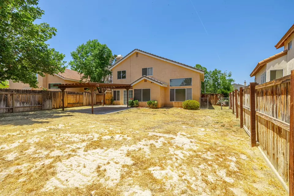 Exterior - 45726 Berkshire St, Lancaster, CA 93534 photo 5 of 5