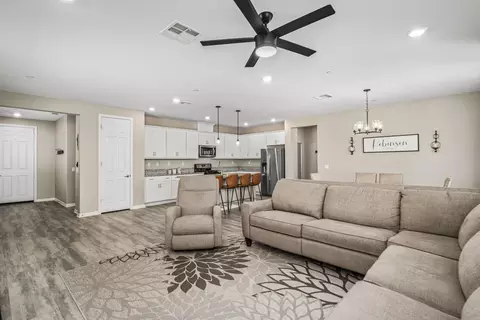 Entry Way - 44501 Encanto Way, Lancaster, CA 93536 photo 2 of 4