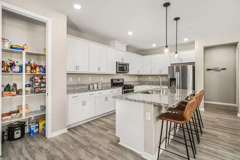 Kitchen - 44501 Encanto Way, Lancaster, CA 93536 photo 2 of 3