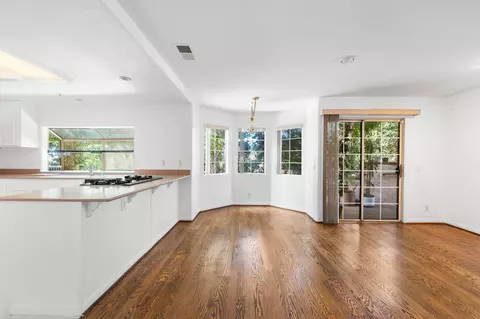Living - 799 Foxkirk Rd, Glendale, CA 91206 photo 12 of 16