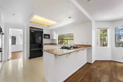 Kitchen - 799 Foxkirk Rd, Glendale, CA 91206 photo 1 of 4