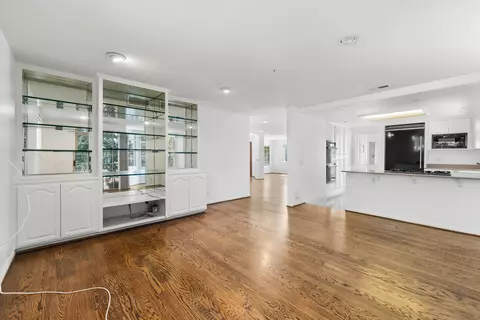 Living - 799 Foxkirk Rd, Glendale, CA 91206 photo 10 of 16
