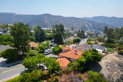 View/Area - 799 Foxkirk Rd, Glendale, CA 91206 photo 6 of 7