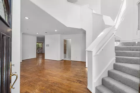Entry Way - 799 Foxkirk Rd, Glendale, CA 91206 photo 1 of 2