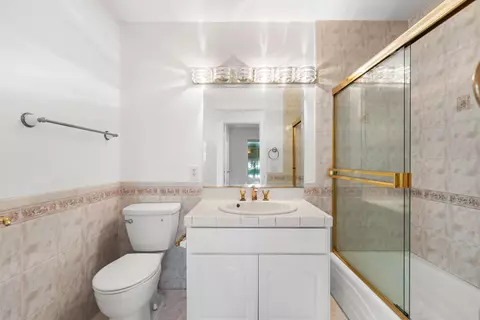 Bath - 799 Foxkirk Rd, Glendale, CA 91206 photo 1 of 4