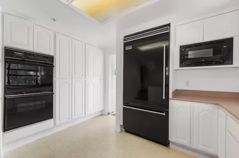 Kitchen - 799 Foxkirk Rd, Glendale, CA 91206 photo 4 of 4
