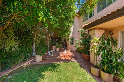 Exterior - 799 Foxkirk Rd, Glendale, CA 91206 photo 9 of 10