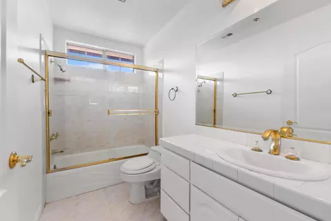 Bath - 799 Foxkirk Rd, Glendale, CA 91206 photo 2 of 4