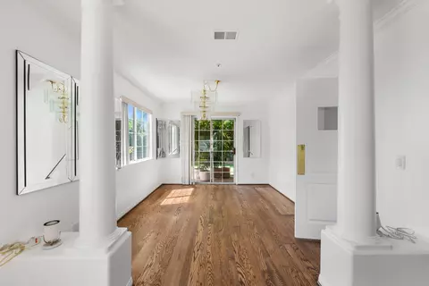 Living - 799 Foxkirk Rd, Glendale, CA 91206 photo 5 of 16