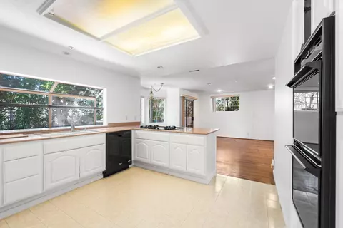 Kitchen - 799 Foxkirk Rd, Glendale, CA 91206 photo 2 of 4