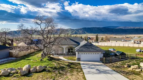 18001 Hambletonian Dr, Tehachapi, CA 93561 photo 1