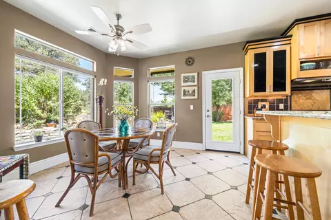 21113 Country Club Dr, Tehachapi, CA 93561 photo 17