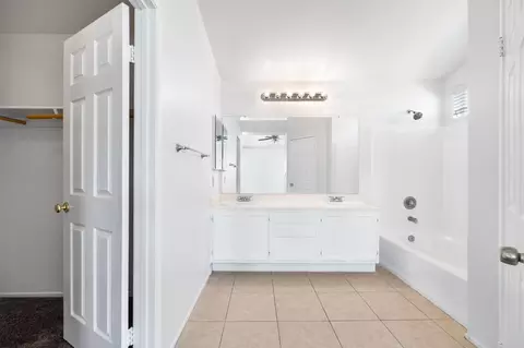 Bath - 37060 Boxleaf Rd, Palmdale, CA 93550 photo 2 of 3