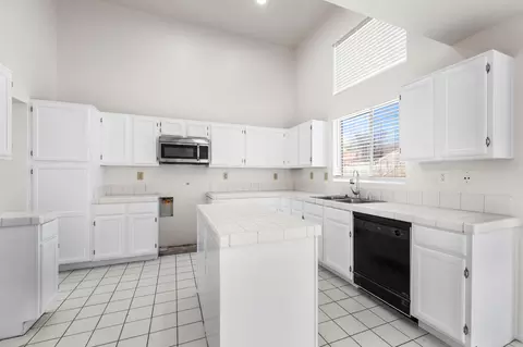 Kitchen - 37060 Boxleaf Rd, Palmdale, CA 93550 photo 1 of 3