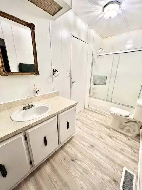 Bath - 6363 Sespe Ave, Mojave, CA 93501 photo 5 of 5