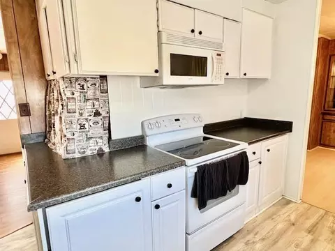 Kitchen - 6363 Sespe Ave, Mojave, CA 93501 photo 4 of 4