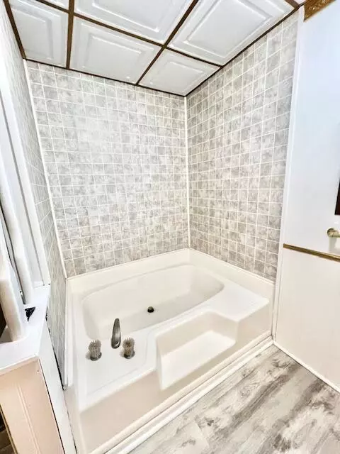 Bath - 6363 Sespe Ave, Mojave, CA 93501 photo 2 of 5