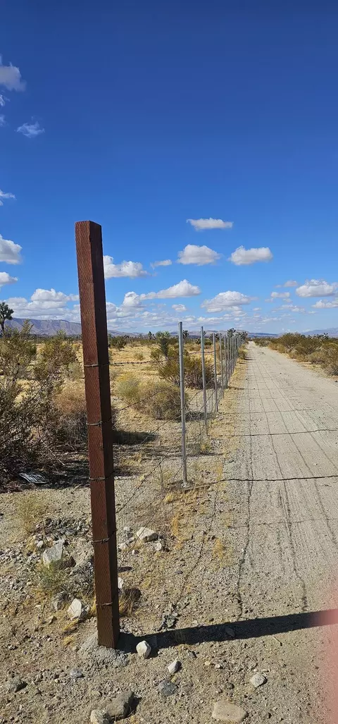 Avenue X2, Llano, CA 93544