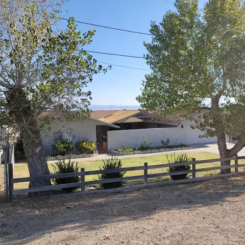 2800 Felsite Ave, Rosamond, CA 93560