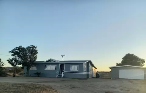 9073 Hull St, Mojave, CA 93501 photo 2